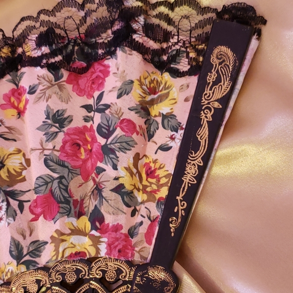 Pink & Black Floral Fan - Picture 3 of 6